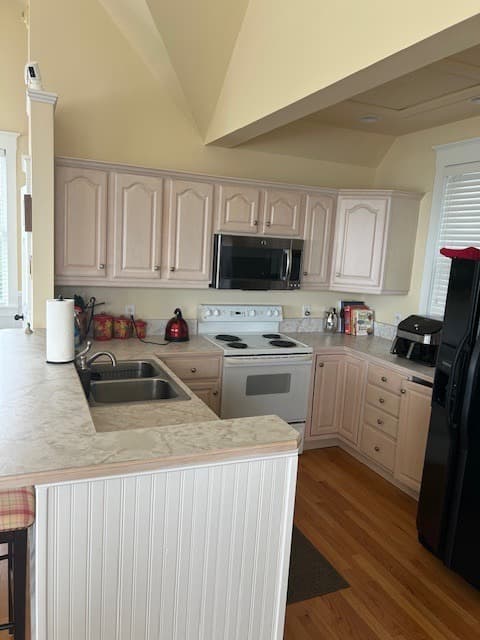 Kitchen at 907 Bramble before remodel